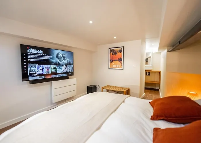 Atypical Duplex Downtown! Apartman
